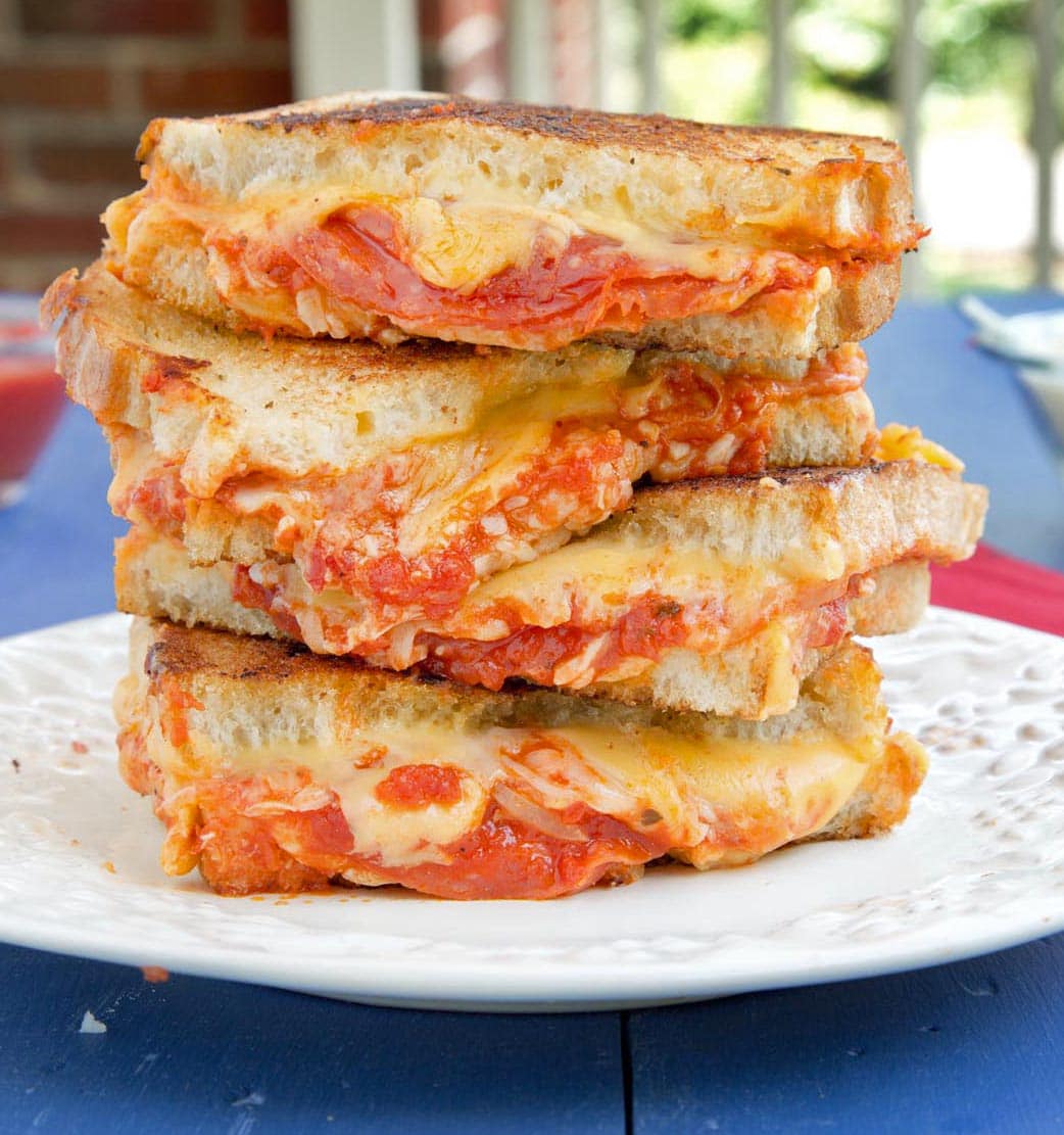 https://www.askchefdennis.com/wp-content/uploads/2013/08/Pepperoni-Pizza-Grilled-Cheese-4a.jpg
