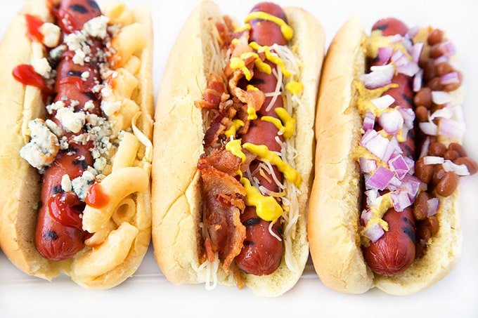 hot dog serving dishes