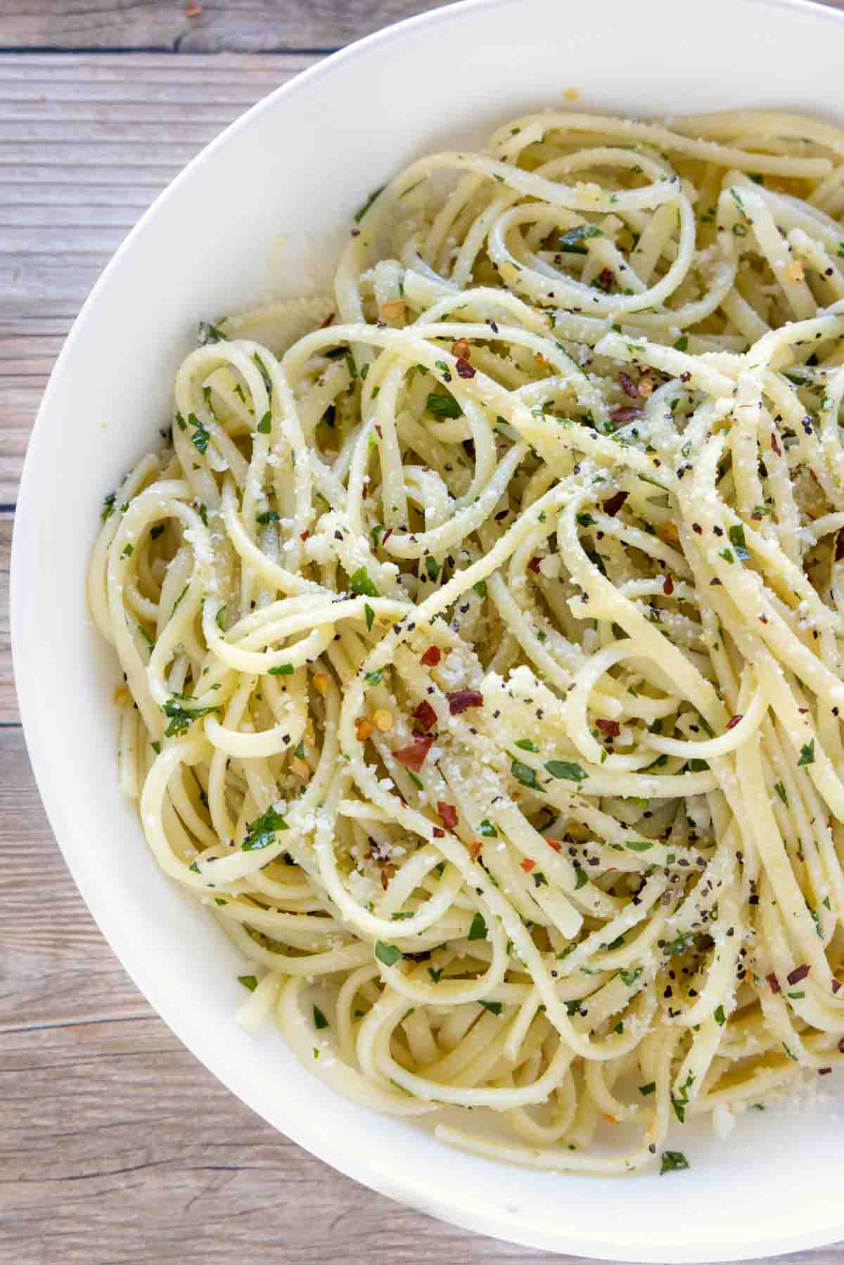 Pasta with Olive Oil and Garlic (pasta aglio e olio) | Chef Dennis